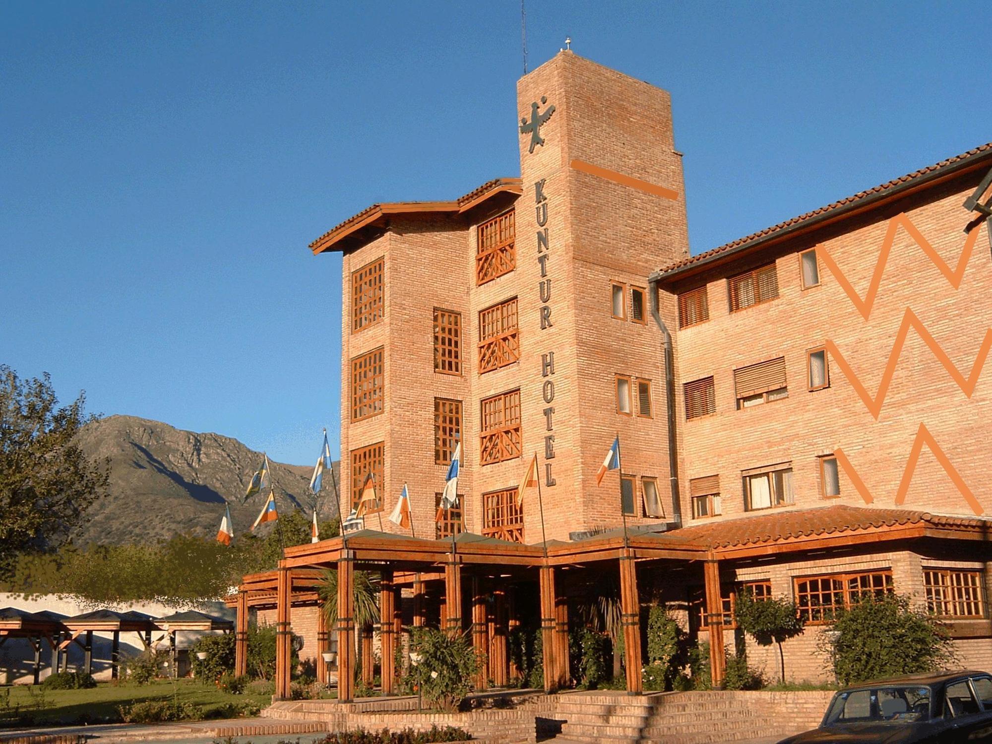Kuntur Hotel Капила дел Монте Екстериор снимка